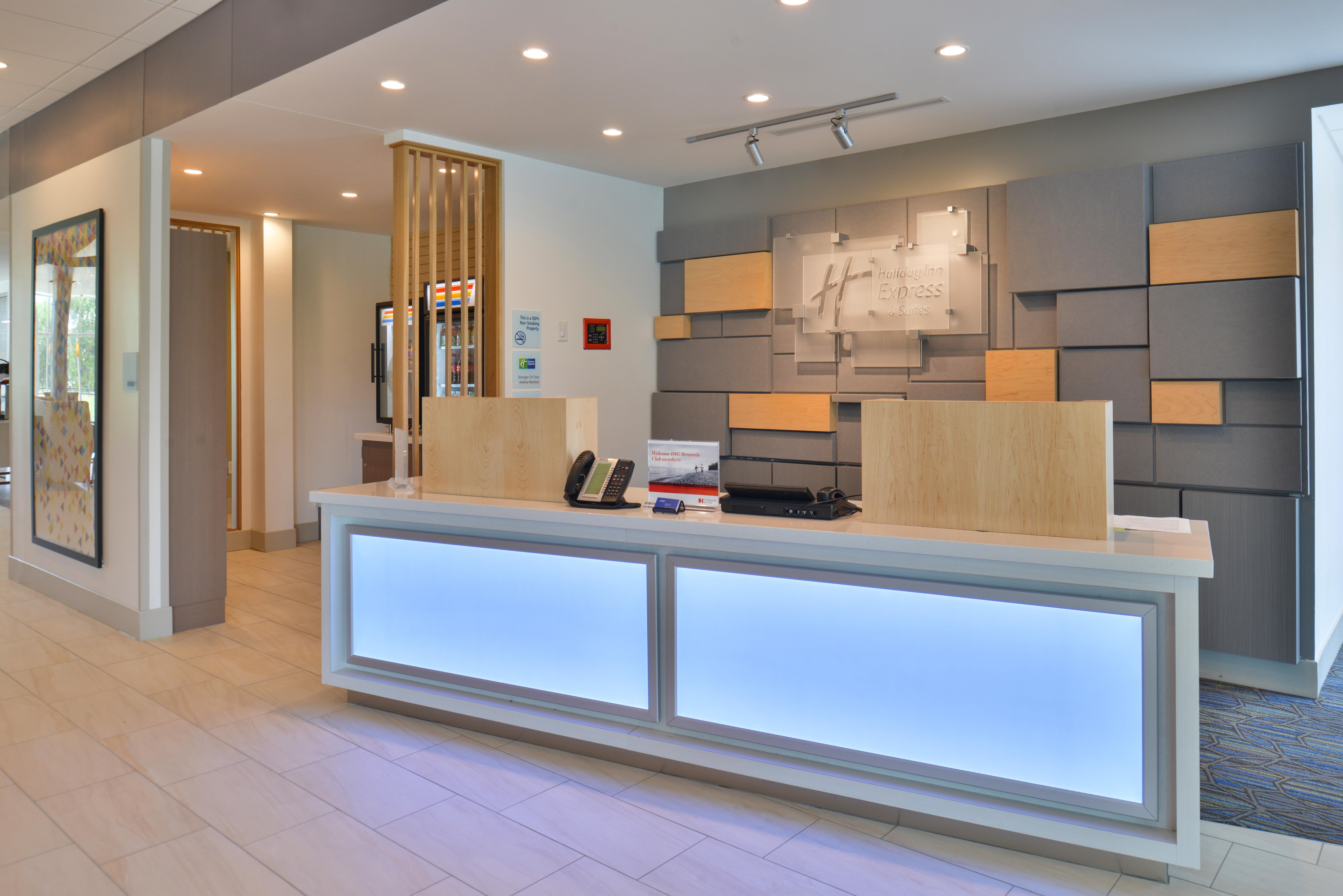 Holiday Inn Express & Suites Omaha Airport By Ihg Carter Lake Exterior foto