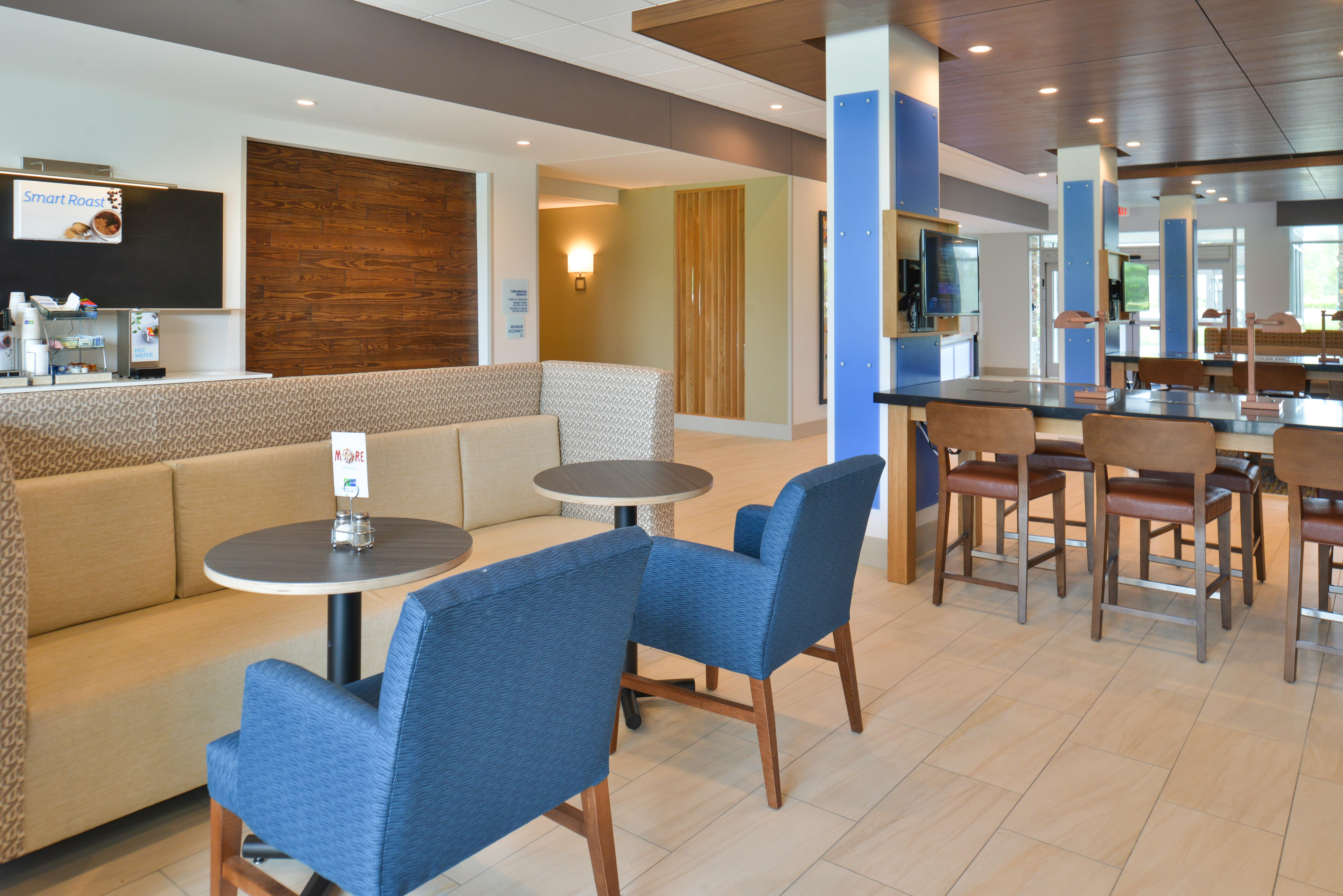 Holiday Inn Express & Suites Omaha Airport By Ihg Carter Lake Exterior foto